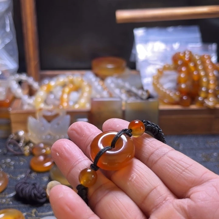 玛瑙/玉髓颈饰合金?**咩605