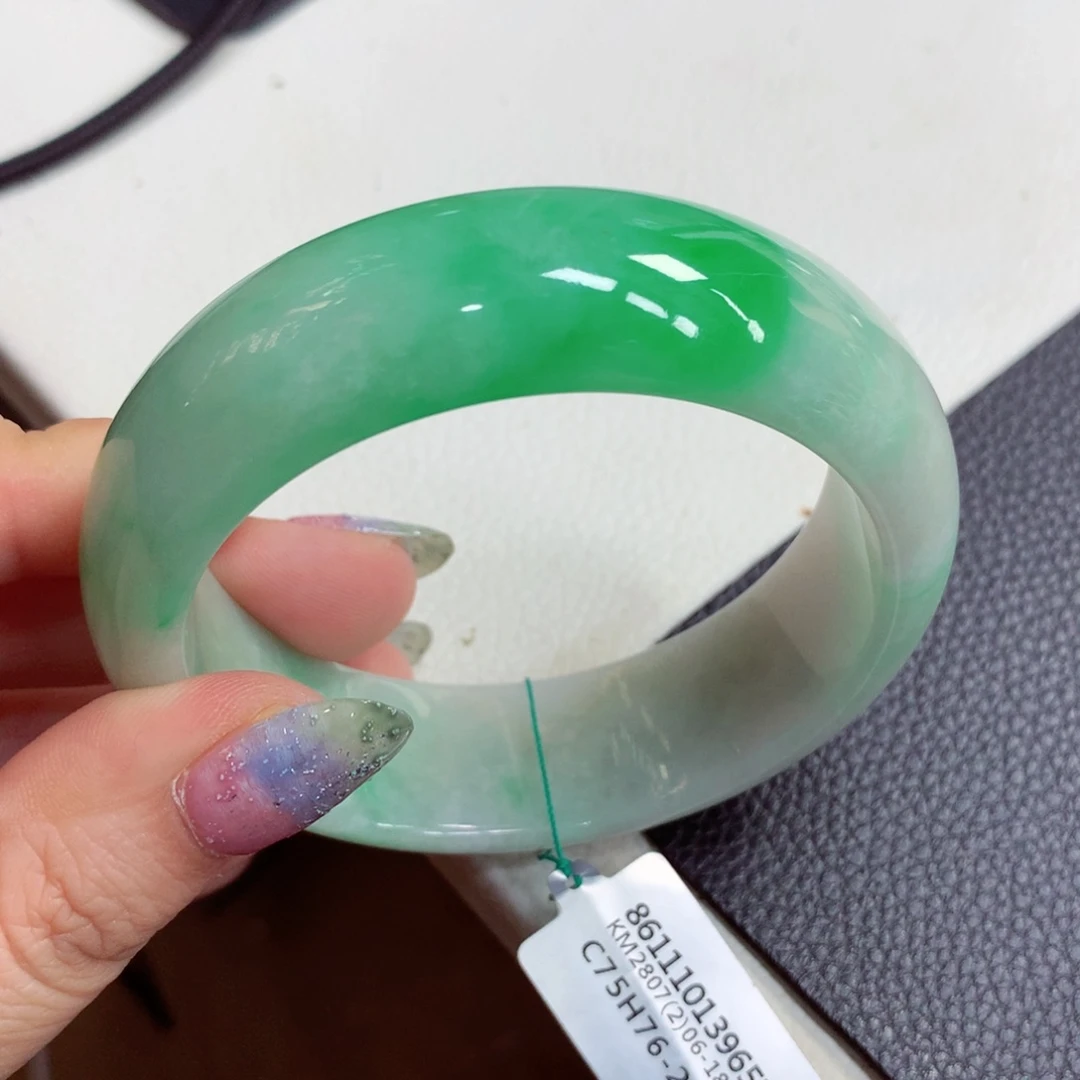 翡翠手镯未镶嵌缅甸