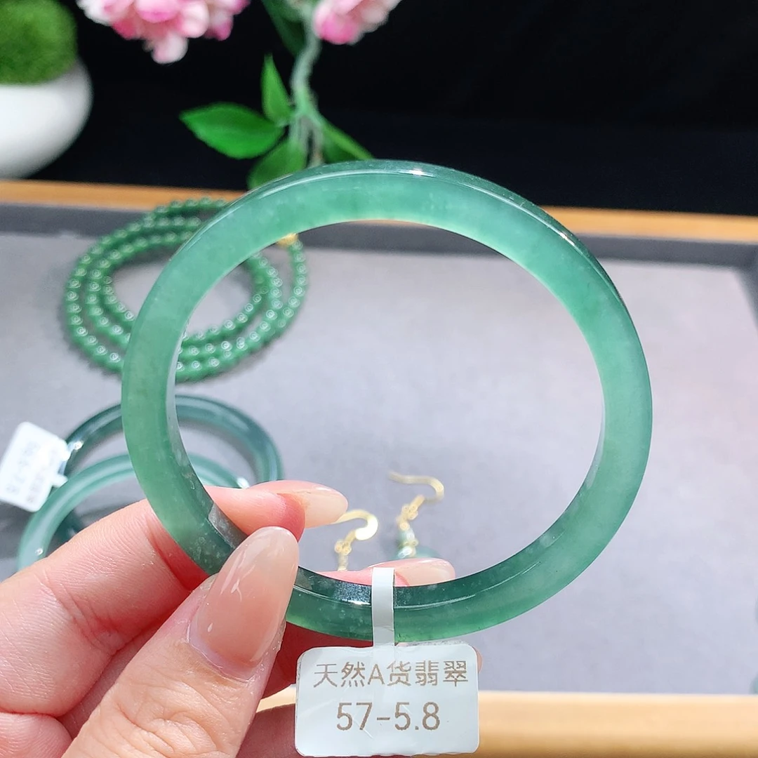 未镶嵌手镯（圆镯）翡翠