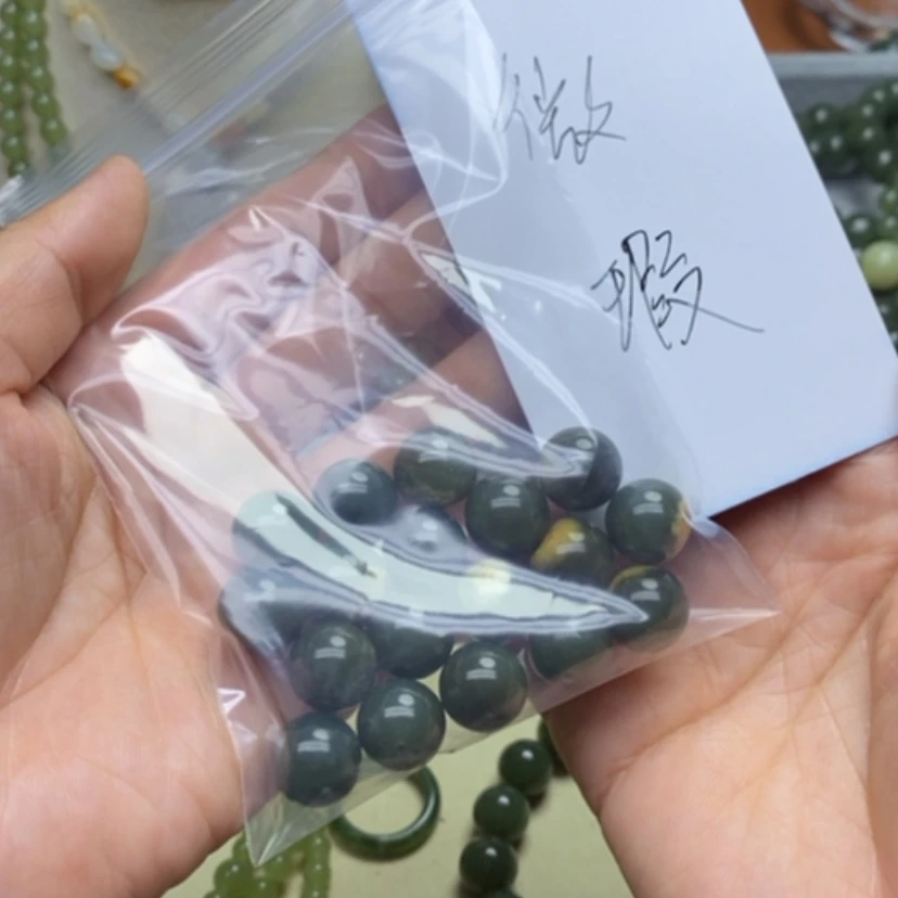 【闪购商品】未镶嵌手链岫岩河磨玉（透闪石质玉）