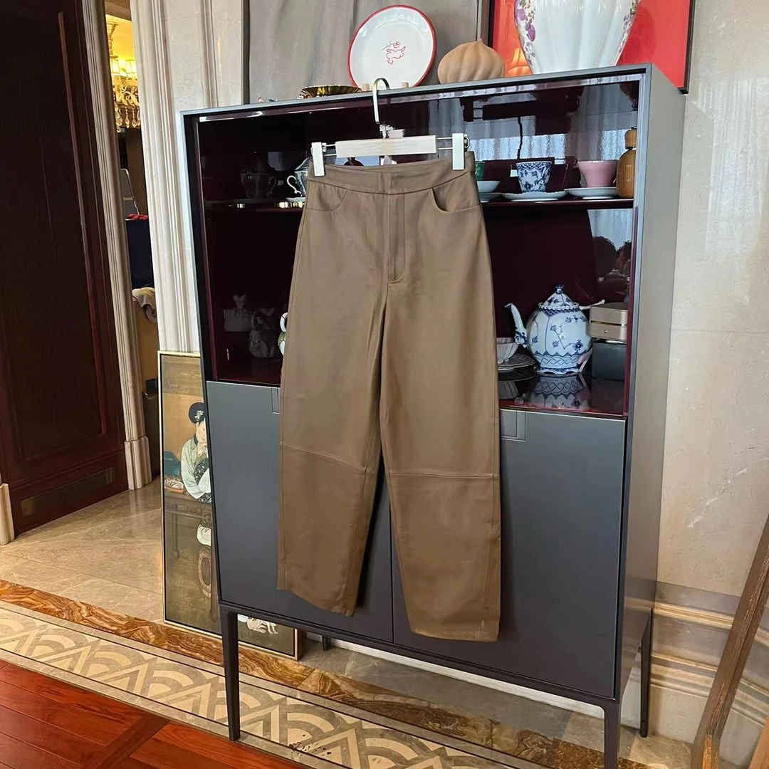 漫颜刘羊皮卡其色休闲裤2023秋冬新品中腰直筒纯色时尚皮裤长裤