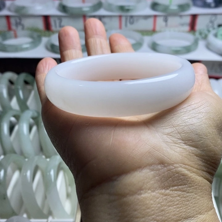 石英岩玉未镶嵌手镯