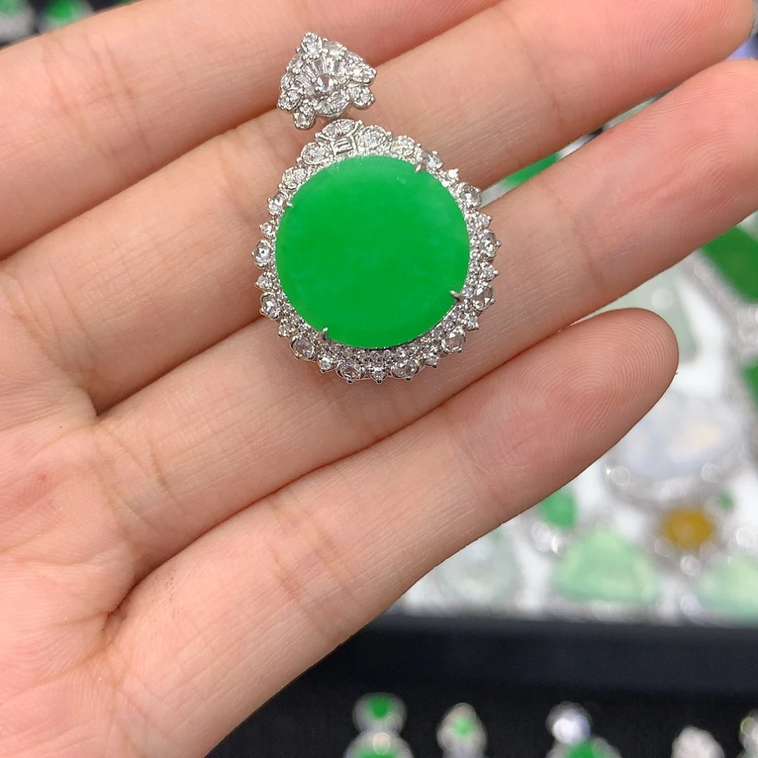 【闪购商品】翡翠吊坠(不含链)18K金镶嵌无事牌