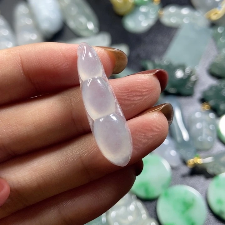 翡翠未镶嵌颈饰缅甸A货翡翠挂件
