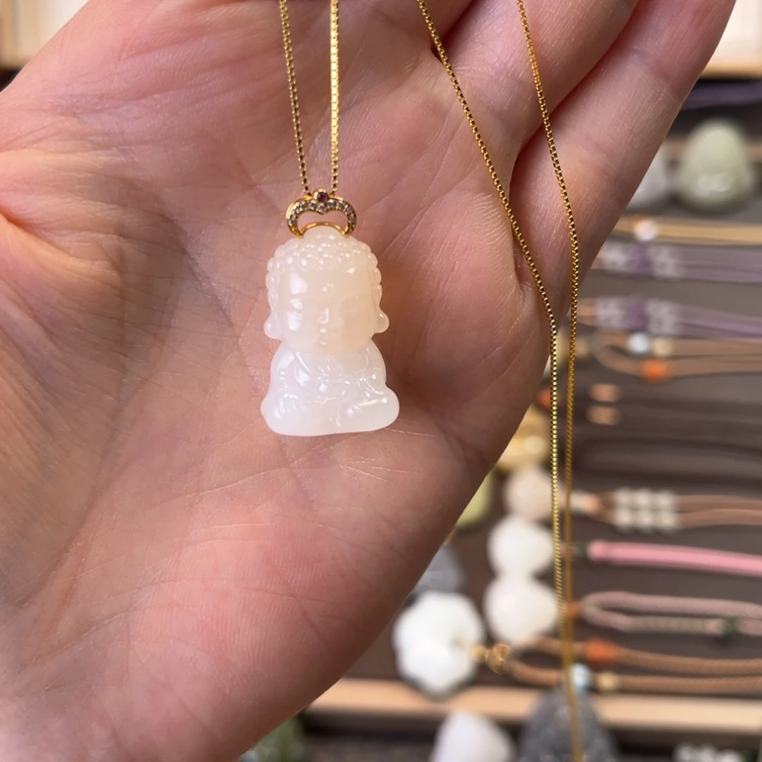 和田玉颈饰18K金镶嵌宝宝佛