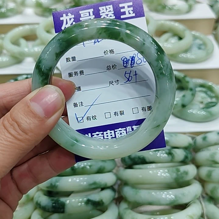 透闪石-蛇纹石玉手镯未镶嵌吾****）