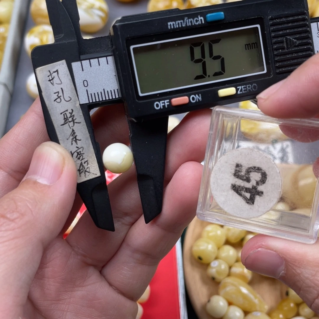 蜜蜡珠宝奇石未镶嵌