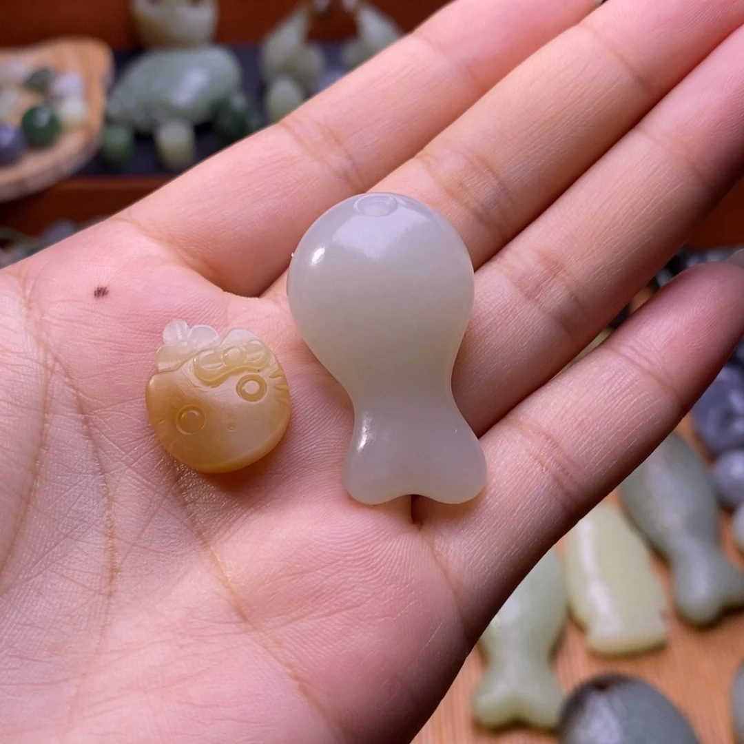 和田玉未镶嵌颈饰张*