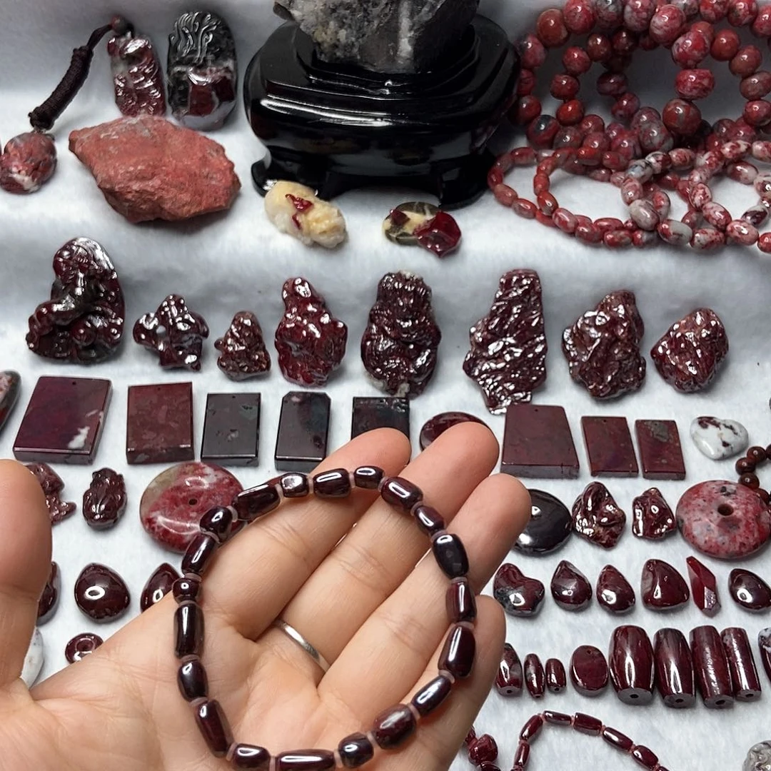 天然辰砂原矿乌砂随行手串