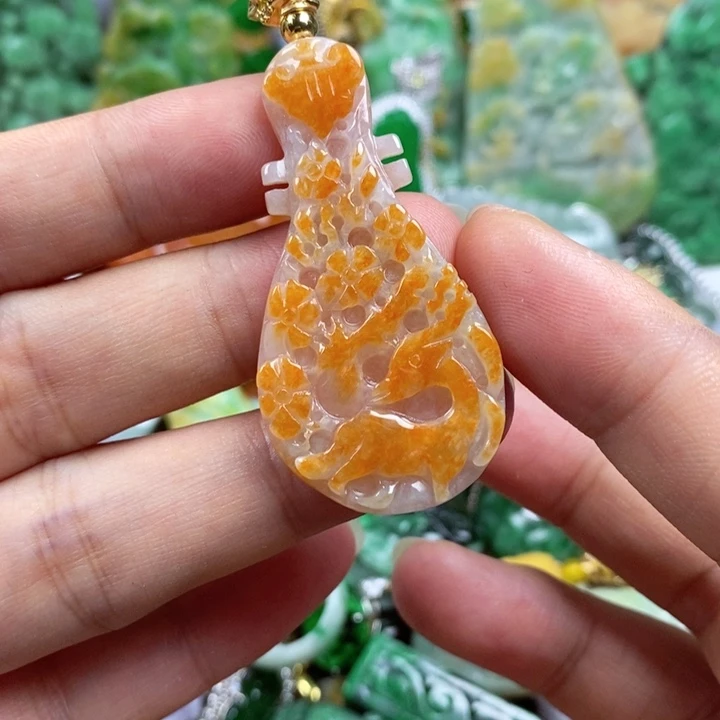 翡翠未镶嵌吊坠(赠链)