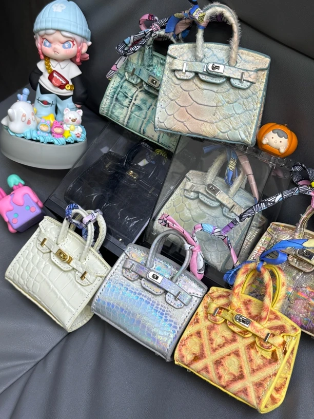 【只码颜色】潮玩迷你真皮包包可爱耳机包车载摆件挂件创意时尚