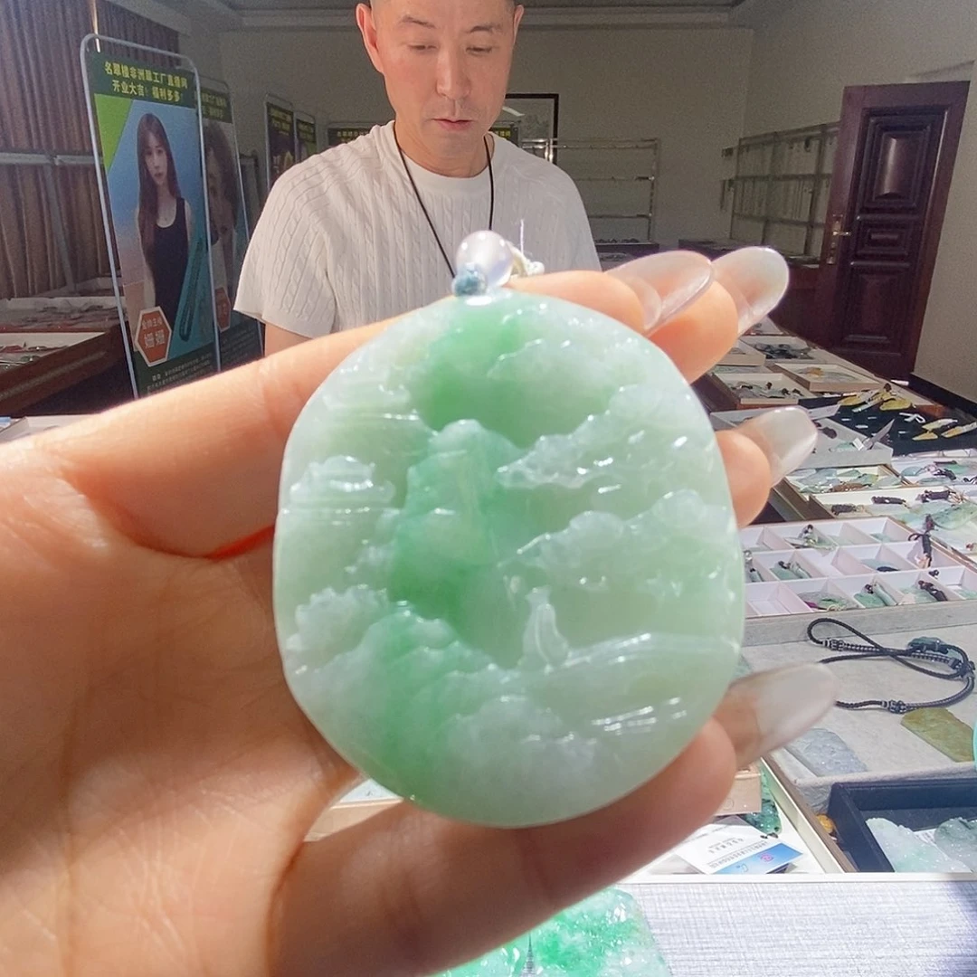 翡翠未镶嵌颈饰一