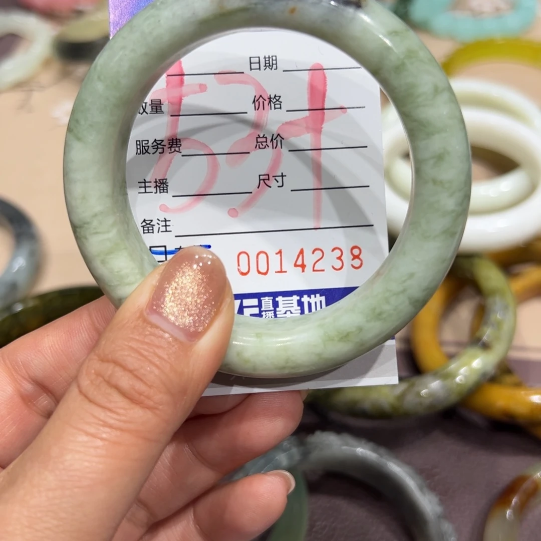 透闪石质玉手镯未镶嵌