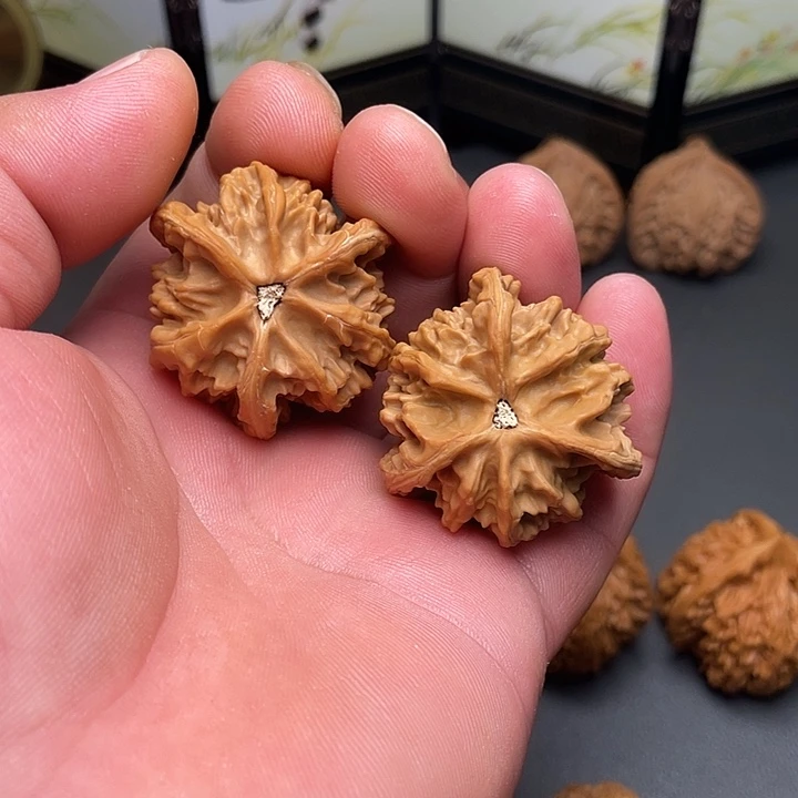 文玩核桃吊坠盘山三棱