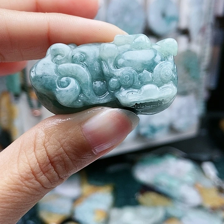 颈饰足铂镶嵌翡翠翡翠