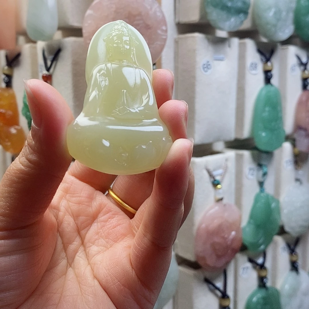 石英质玉未镶嵌颈饰