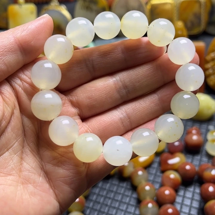 石英质玉（黄龙玉）未镶嵌颈饰