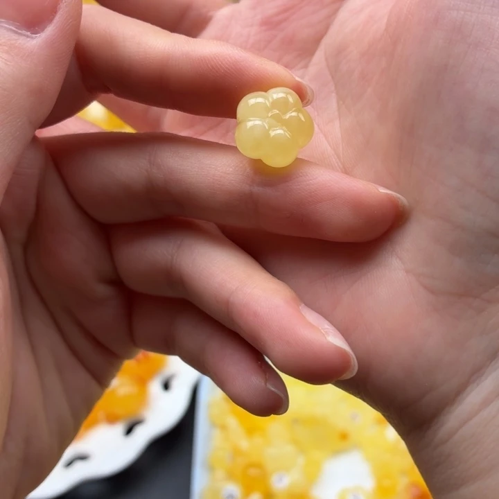 蜜蜡未镶嵌珠宝奇石