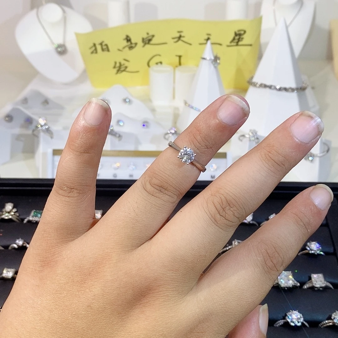 925银合成碳硅石周家四爪1克拉
