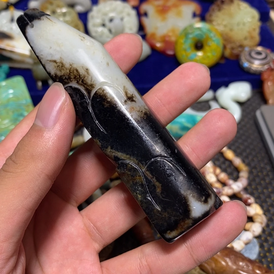 橡***屋未镶嵌透闪石质玉车挂