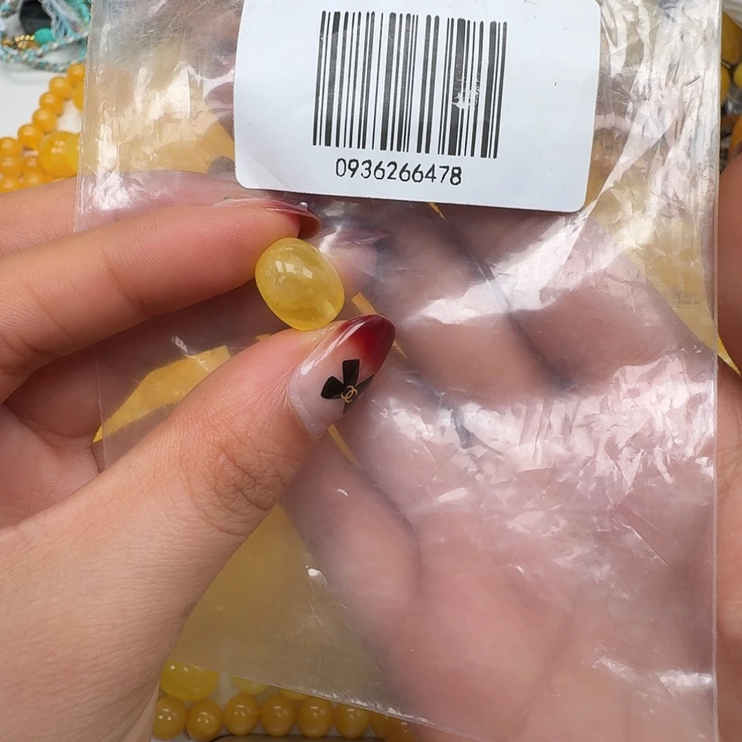 琥珀未镶嵌裸石悠悠