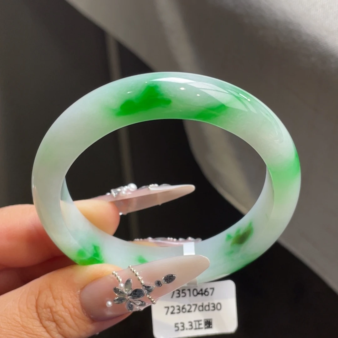 翡翠未镶嵌手镯白底飘阳绿正圈手镯