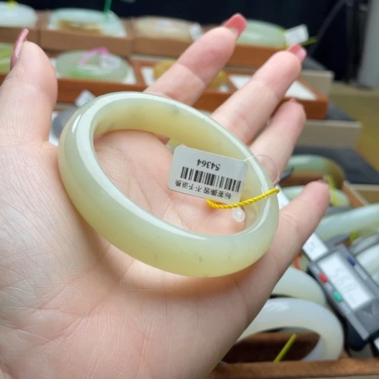 【闪购商品】和田玉手镯未镶嵌57