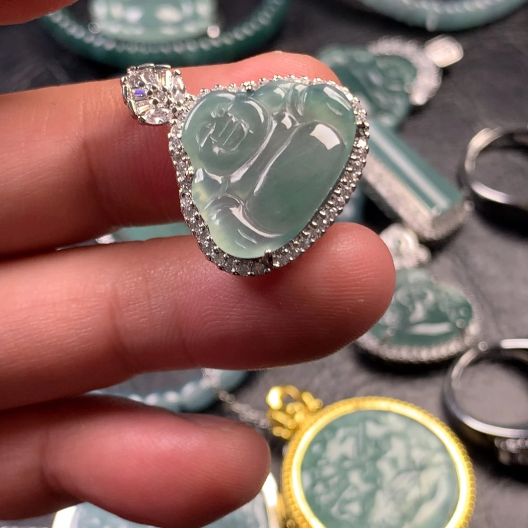 翡翠未镶嵌颈饰佛公