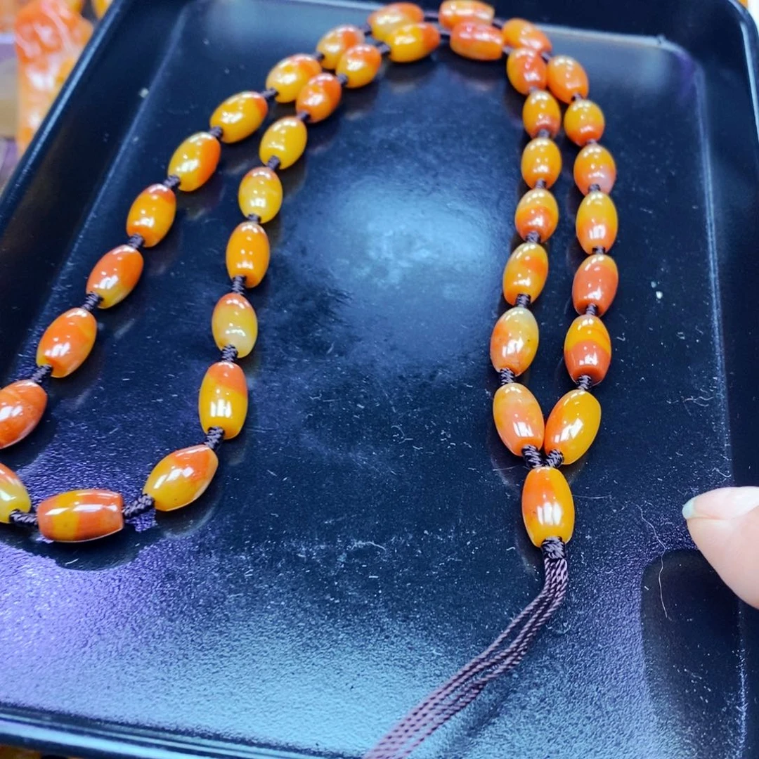 未镶嵌石英质玉（黄龙玉）颈饰