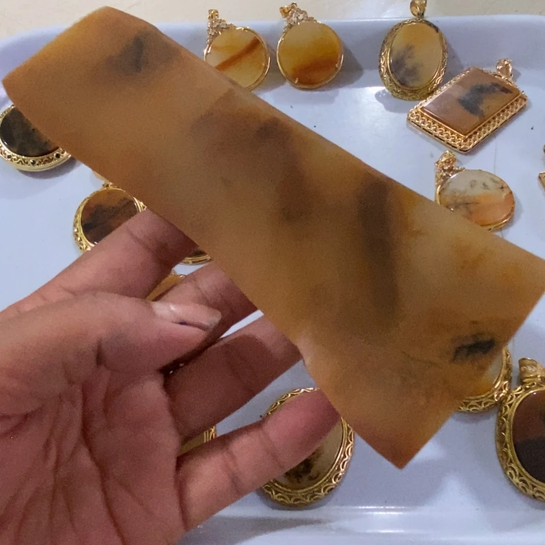 石英质玉（黄龙玉）合金吊坠