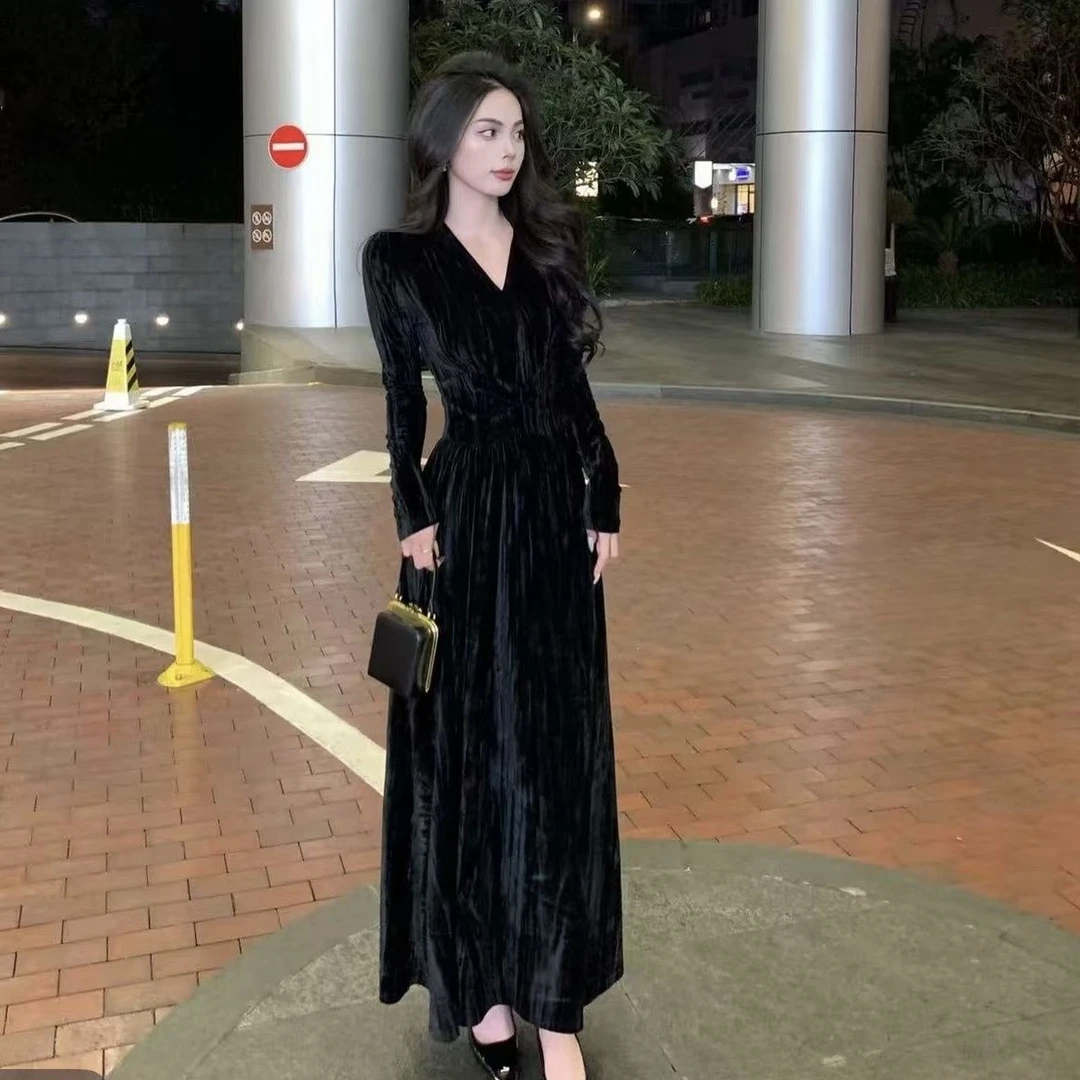 秋冬新款女神感小众高级气质小香风设计感贵气掐腰显瘦丝绒连衣裙