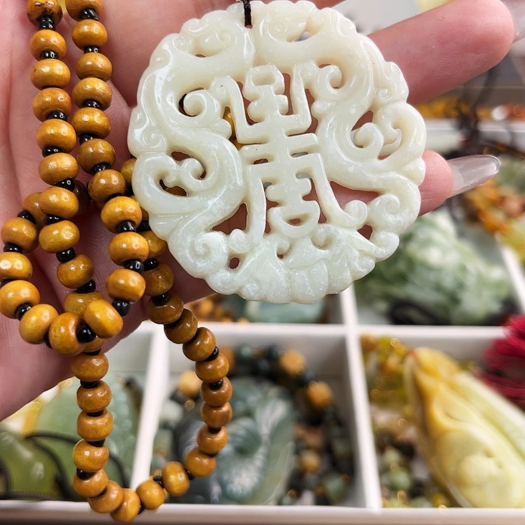 蛇纹石玉颈饰未镶嵌