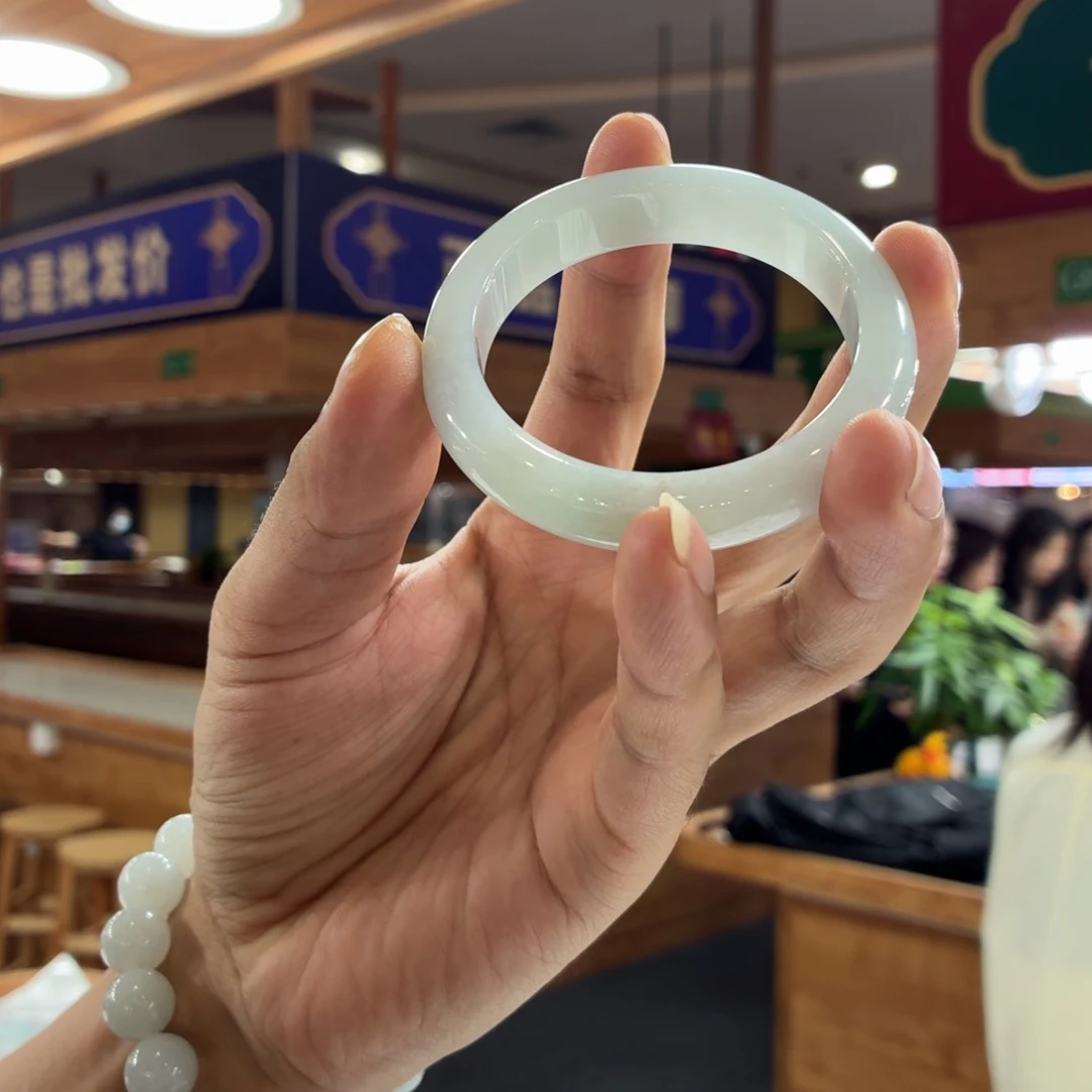 翡翠手镯未镶嵌手镯