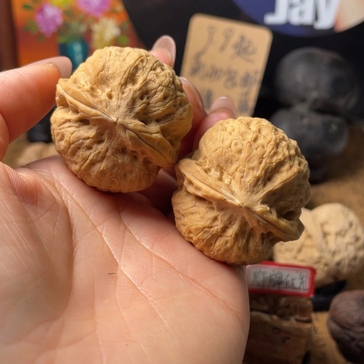 3****店50 云南铁核桃默认微瑕强迫症勿拍