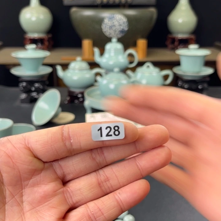 杨***峰瓷片汝瓷一件128号新年礼物