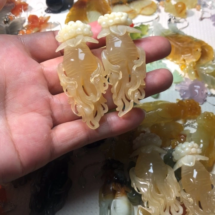 肉***鱼未镶嵌蛇纹石玉耳坠