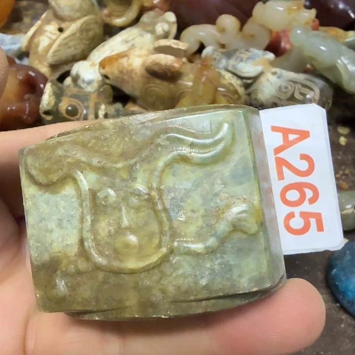 悠***悠和田玉未镶嵌颈饰