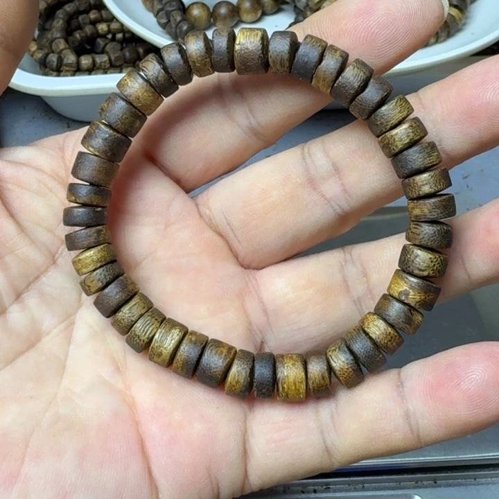 沉香手串不**响乌身手串6.7克