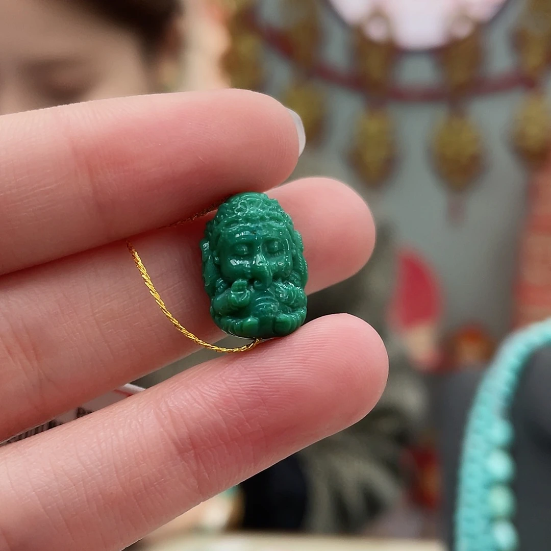 绿松石颈饰未镶嵌