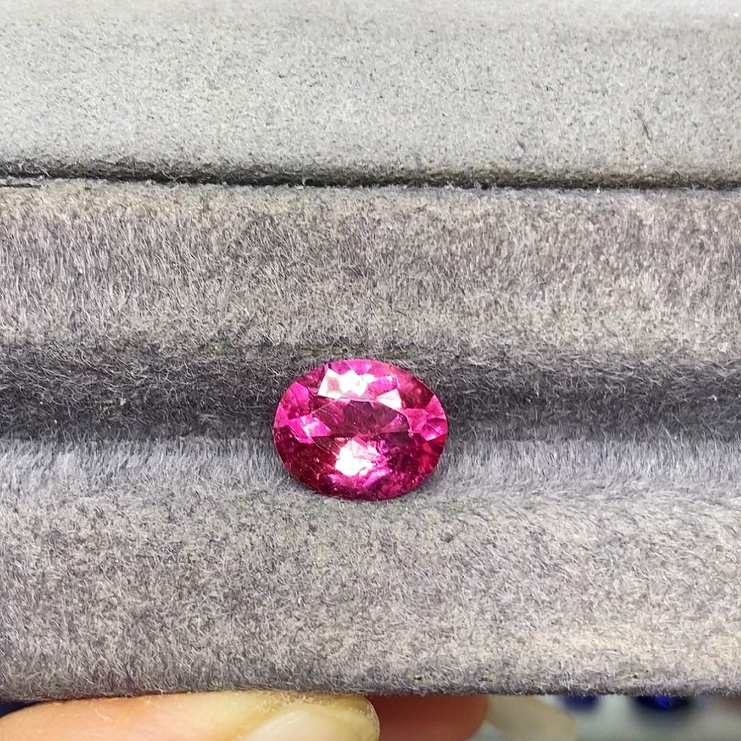 2.93克拉天然玻璃体满火彩玫粉色卢比来碧玺未镶嵌