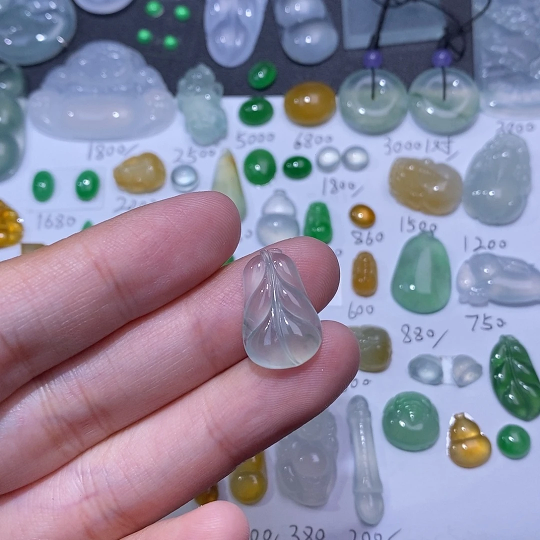 颈饰未镶嵌翡翠冰飘花叶子