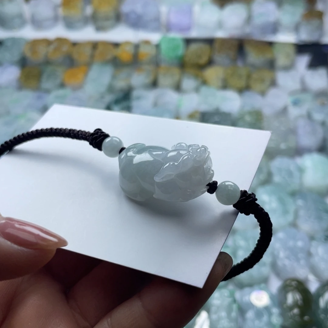 翡翠未镶嵌颈饰貔貅