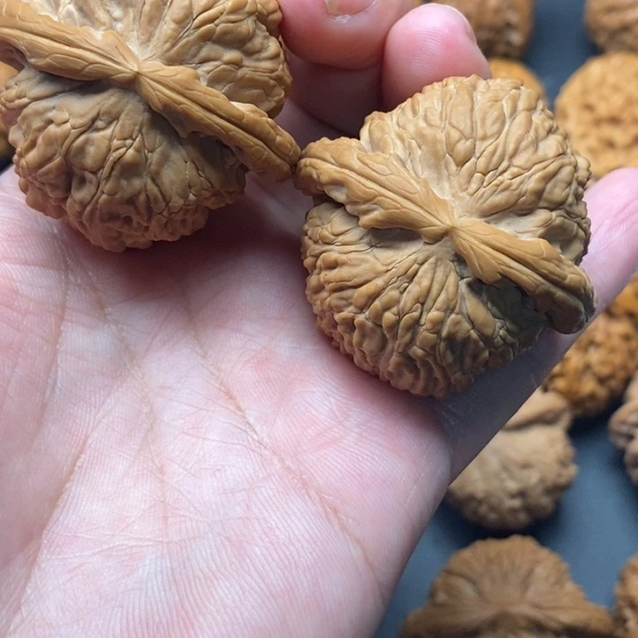 文玩核桃吊坠空*白狮子41