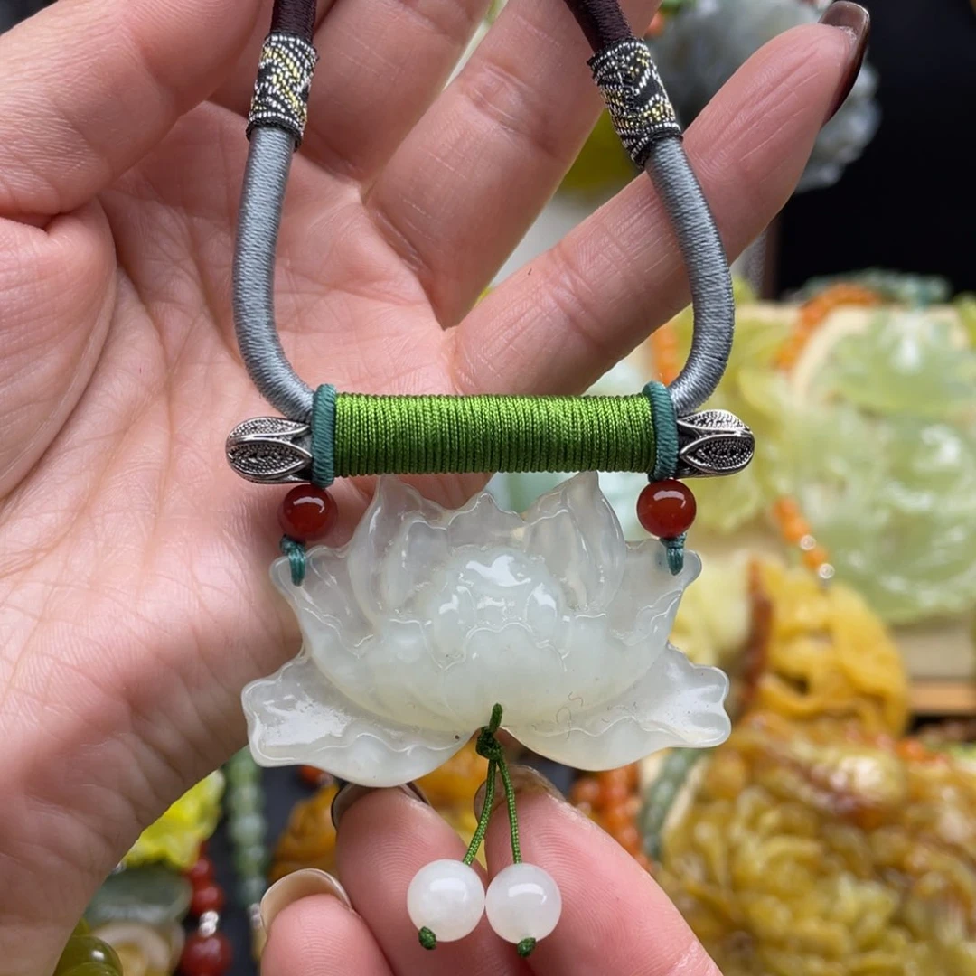 未镶嵌蛇纹石玉颈饰