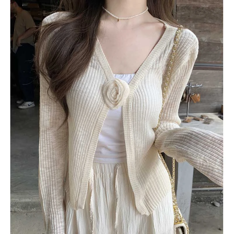 2025新款韩版甜美设计感立体花朵开衫纯色针织短款上衣开衫女