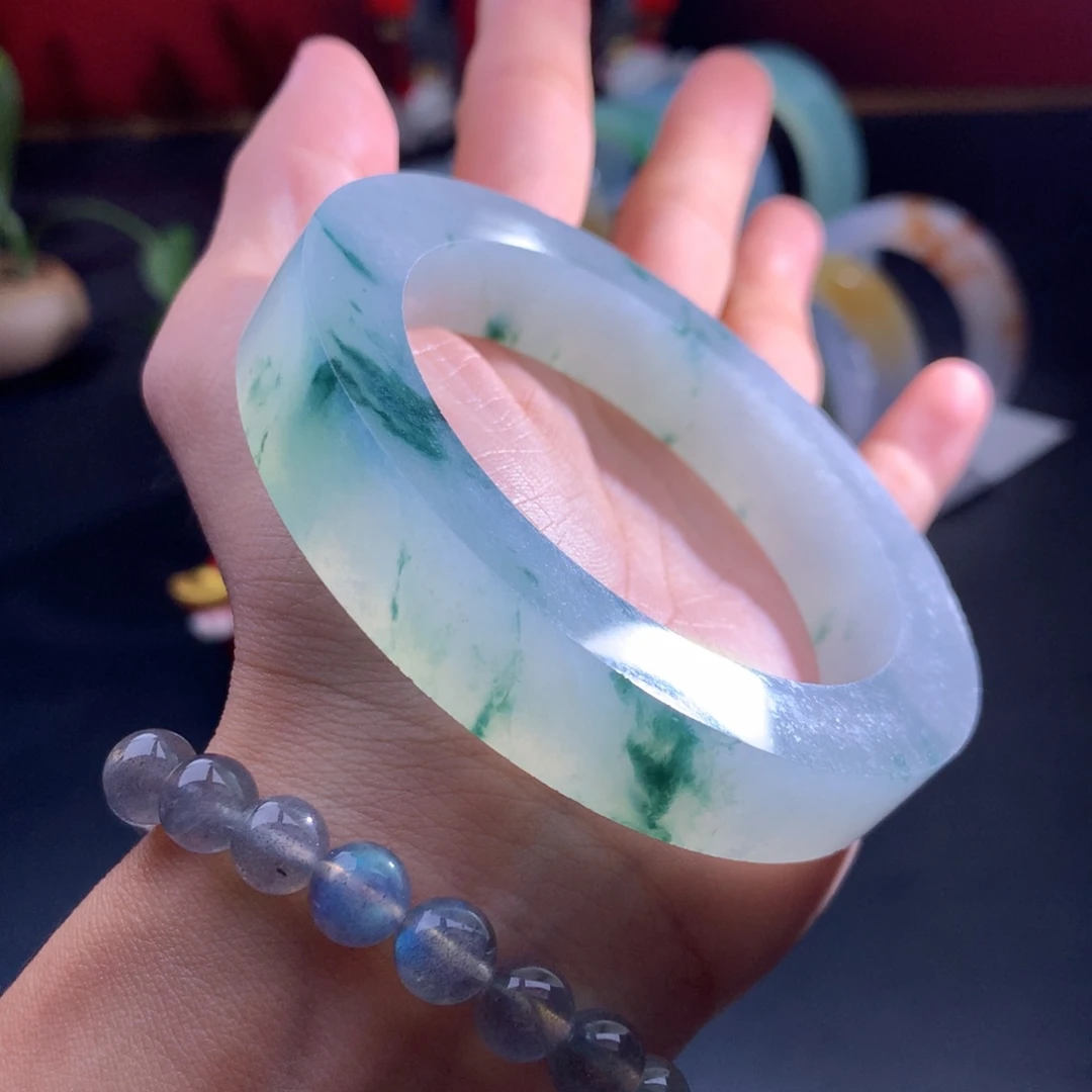 定制翡翠未镶嵌翡翠手镯