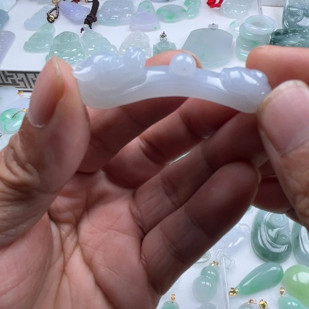 翡翠未镶嵌颈饰翡翠冰胶底如意