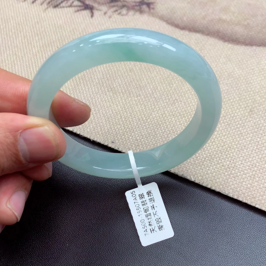翡翠手镯未镶嵌缅甸翡翠