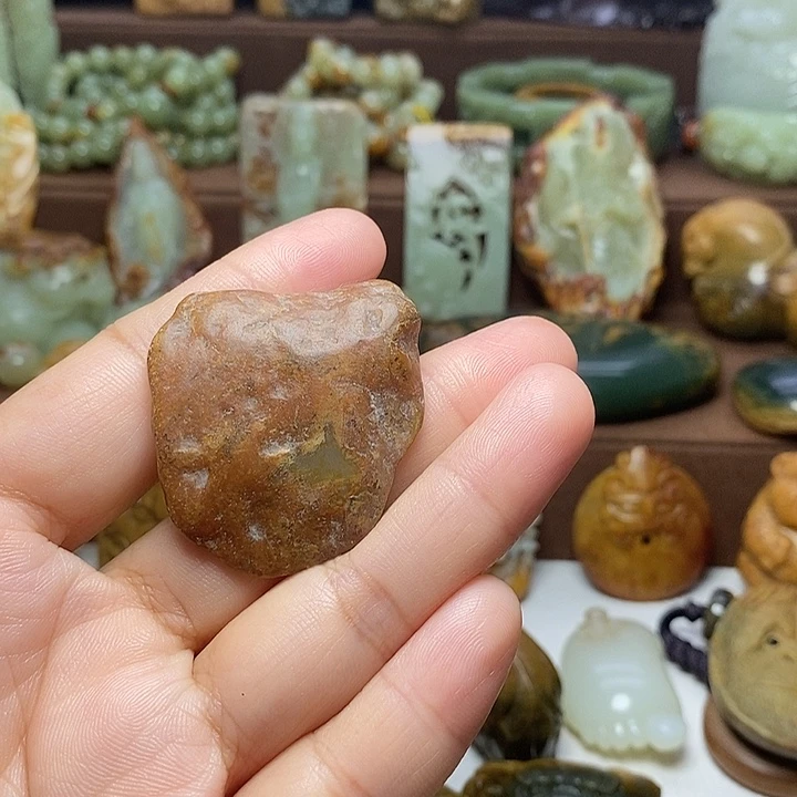 毁***队岫岩河磨玉（透闪石质玉）未镶嵌颈饰