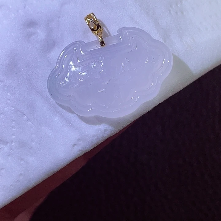 翡翠18K金镶嵌颈饰翡翠